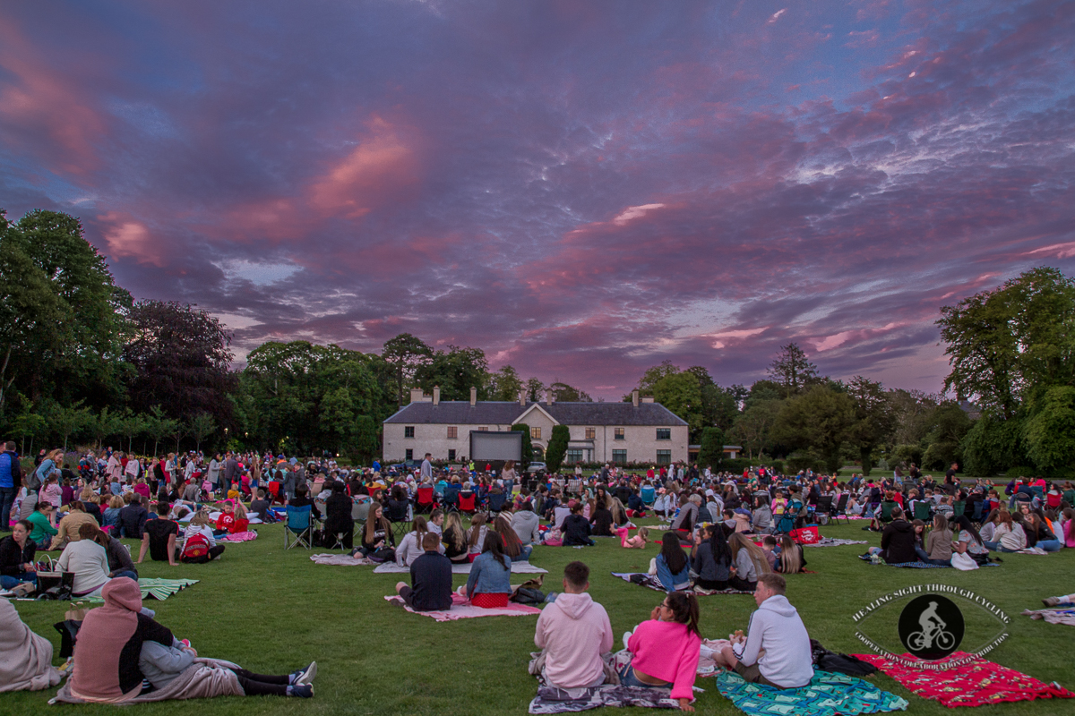 Crowds at Killarney House - waiting for movie - twilight